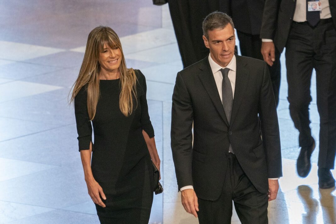 Begoña Gomez, soția premierului spaniol, va fi judecată pentru delapidare și trafic de influență Begoña Gomez, soția premierului spaniol, va fi judecată pentru delapidare și trafic de influență