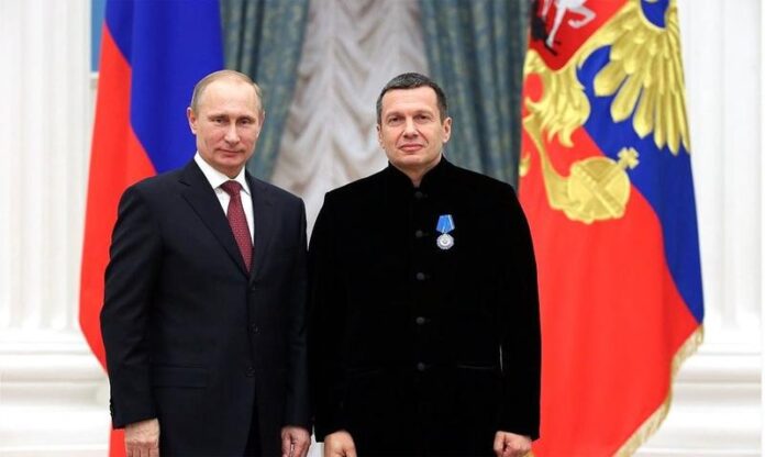 Comentatorii pro-Kremlin avertizează că înlăturarea lui Putin ar duce la „mult sânge” Comentatorii pro-Kremlin avertizează că înlăturarea lui Putin ar duce la „mult sânge”