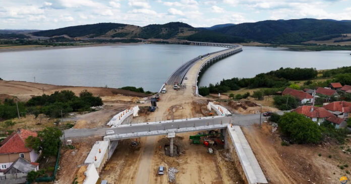 Deschiderea lotului Chiribiș – Suplacu de Barcău amânată pentru toamnă pe Autostrada Transilvaniei Deschiderea lotului Chiribiș – Suplacu de Barcău amânată pentru toamnă pe Autostrada Transilvaniei