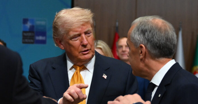 Donald Trump impune taxe vamale de 50% pentru vin, crose de hochei și ciment din Canada Donald Trump impune taxe vamale de 50% pentru vin, crose de hochei și ciment din Canada