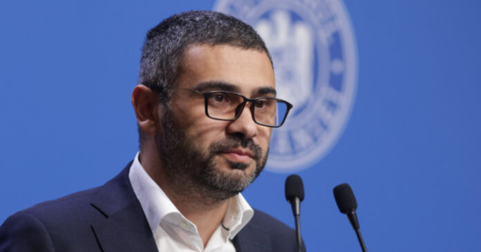 Florin Manole îl invită pe Siegfried Mureșan la negocierile pentru legea salarizării Florin Manole îl invită pe Siegfried Mureșan la negocierile pentru legea salarizării