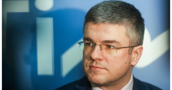 Irineu Darău, amendat cu 105 Irineu Darău, amendat cu 105.000 lei de AMEPIP pentru întârzieri la companiile de stat