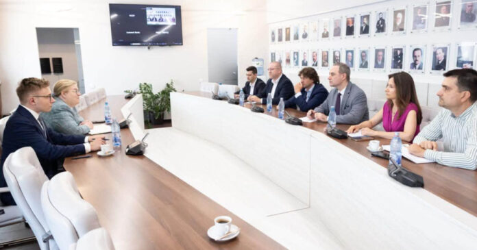 Nazare discută cu Moody’s despre riscurile pentru calificativul de țară al României Nazare discută cu Moody’s despre riscurile pentru calificativul de țară al României