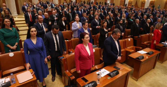 Noua lege a salarizării prevede majorări etapizate pentru președinte, premier și parlamentari până în 2031 Noua lege a salarizării prevede majorări etapizate pentru președinte, premier și parlamentari până în 2031