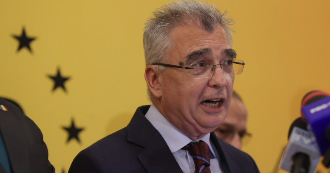 Petrișor Peiu: AUR ar vota pentru schimbarea lui Sorin Grindeanu de la conducerea Camerei Deputaților Petrișor Peiu: AUR ar vota pentru schimbarea lui Sorin Grindeanu de la conducerea Camerei Deputaților