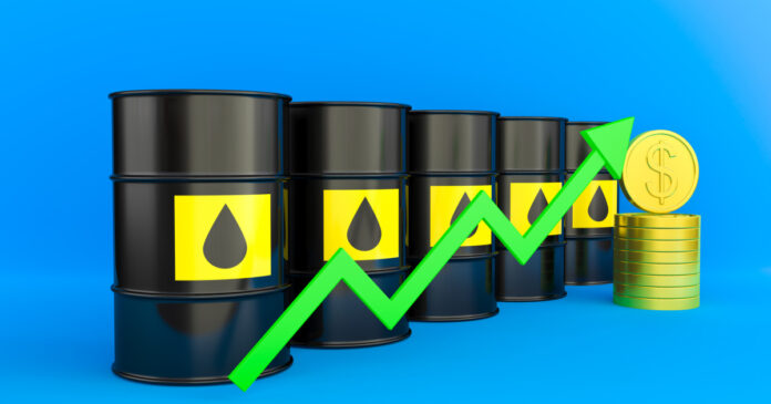 Prețul petrolului depășește 100 de dolari pe baril din cauza conflictului din Orientul Mijlociu Prețul petrolului depășește 100 de dolari pe baril din cauza conflictului din Orientul Mijlociu