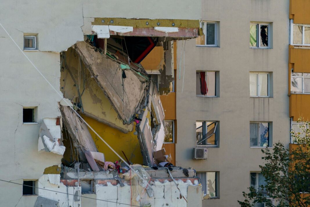 Primăria Municipiului București inspectează blocul din Rahova cu drona înaintea lucrărilor de siguranță Primăria Municipiului București inspectează blocul din Rahova cu drona înaintea lucrărilor de siguranță