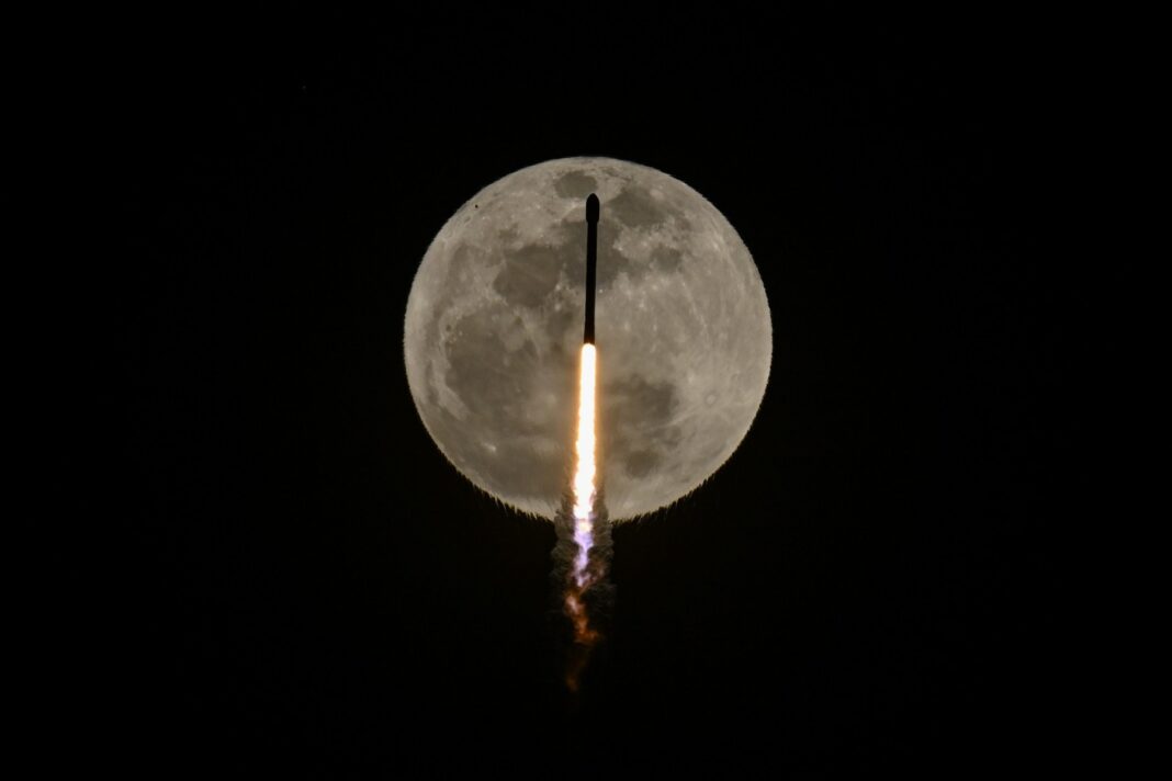 Rachetă SpaceX a lui Elon Musk, posibilă coliziune cu Luna pe 5 august, anunță NASA Rachetă SpaceX a lui Elon Musk, posibilă coliziune cu Luna pe 5 august, anunță NASA