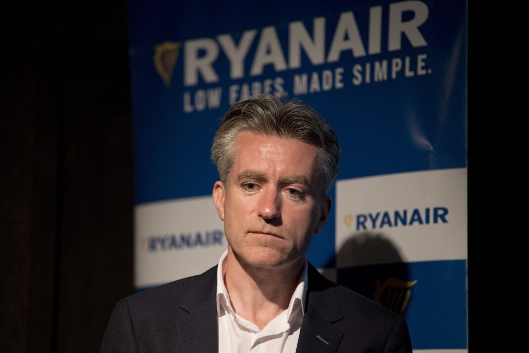 Ryanair reiterează siguranța aeronavelor după incidentul cu un pasager aspirat pe geam Ryanair reiterează siguranța aeronavelor după incidentul cu un pasager aspirat pe geam