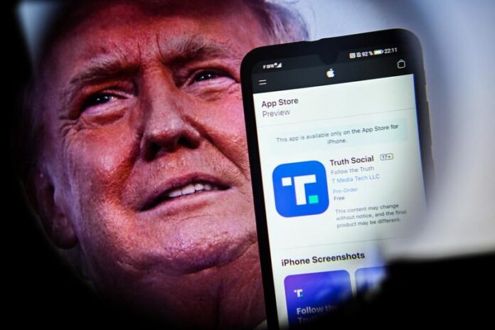Truth Social va lansa un serviciu plătit pentru acces rapid la postările lui Trump pe 1 august