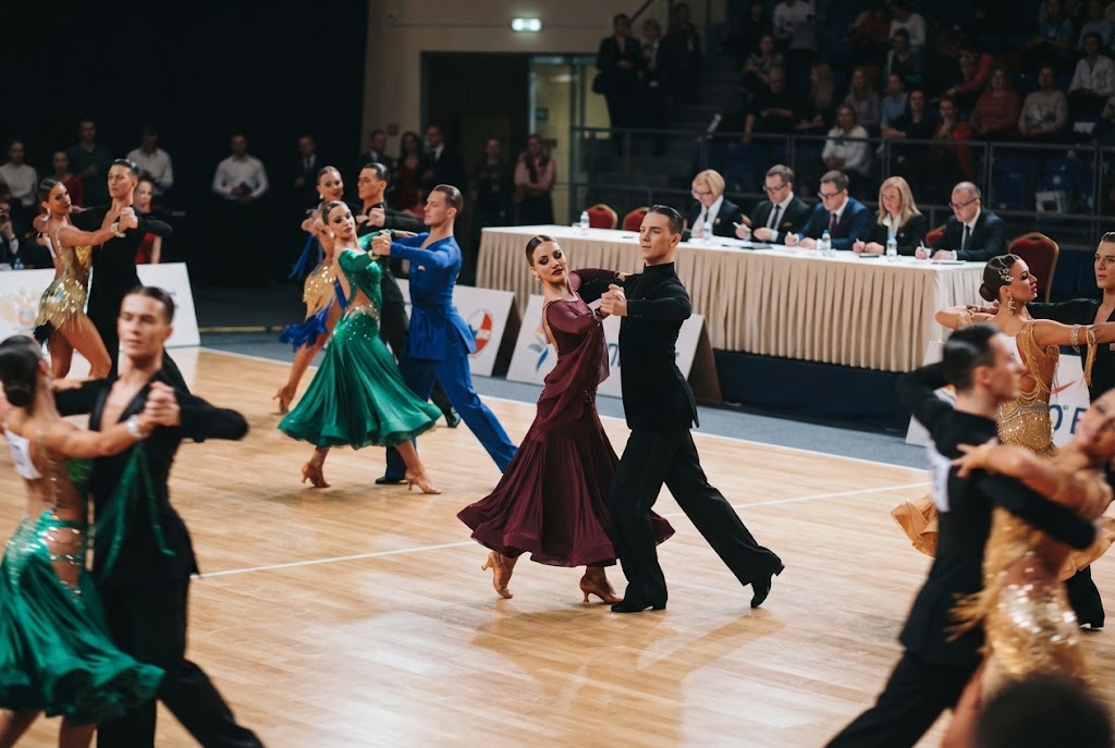 WDSF readmite sportivii ruși cu drepturi depline după decizia CIO din iulie