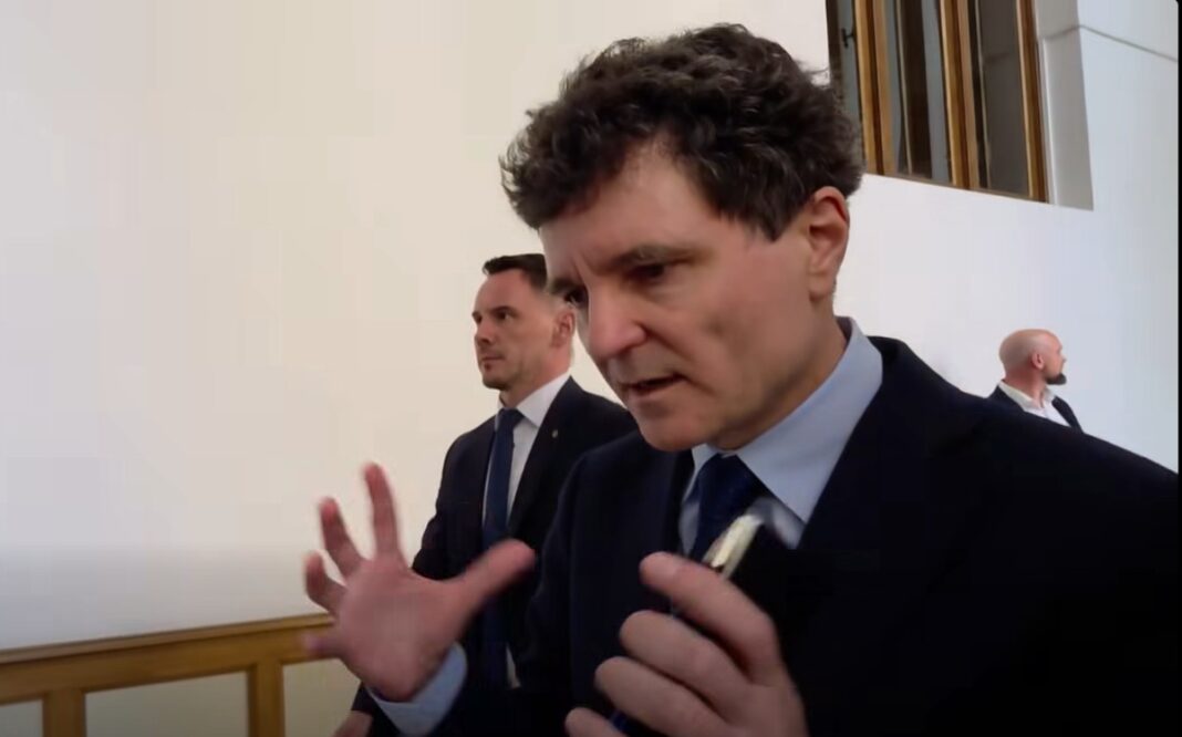 Nicușor Dan anunță eșecul negocierilor pentru Legea Salarizării între PSD, PNL, USR și UDMR Nicușor Dan anunță eșecul negocierilor pentru Legea Salarizării între PSD, PNL, USR și UDMR