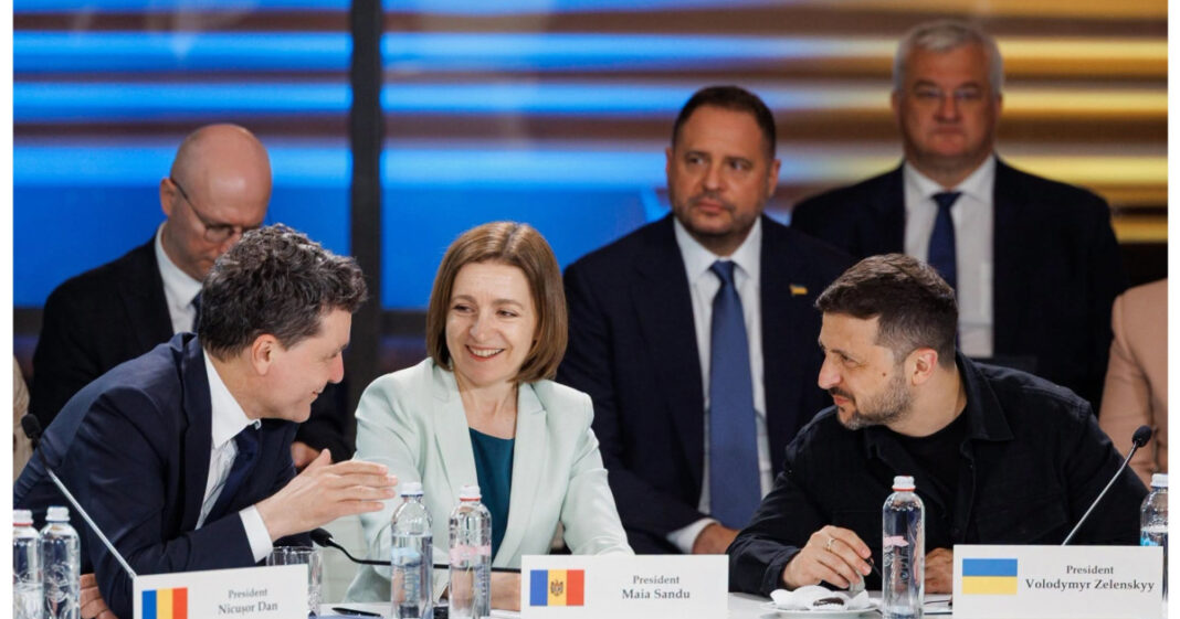Nicușor Dan se întâlnește cu Maia Sandu și Volodimir Zelenski în Republica Moldova Nicușor Dan se întâlnește cu Maia Sandu și Volodimir Zelenski în Republica Moldova