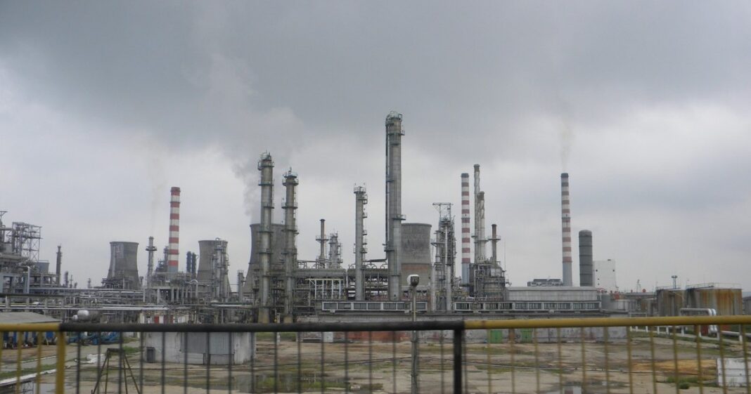 Rafinăria Petrotel-Lukoil din Ploiești a intrat oficial în insolvență