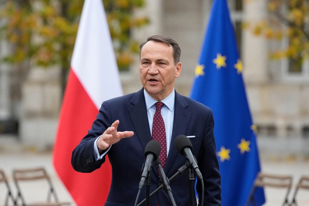 Polonia cere UE reducerea cu până la 40% a diplomaților ruși Polonia cere UE reducerea cu până la 40% a diplomaților ruși