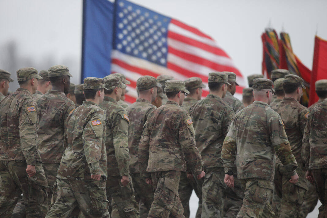 Ambasadorul american la NATO dezminte retragerea a 25.000-40.000 de trupe din Europa Ambasadorul american la NATO dezminte retragerea a 25.000-40.000 de trupe din Europa