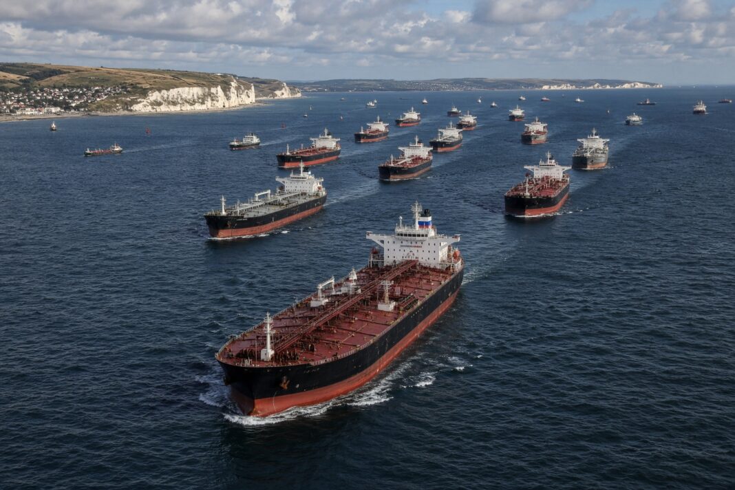 Unsprezece petroliere rusești cu petrol au traversat Canalul Mânecii în pofida sancțiunilor Unsprezece petroliere rusești cu petrol au traversat Canalul Mânecii în pofida sancțiunilor