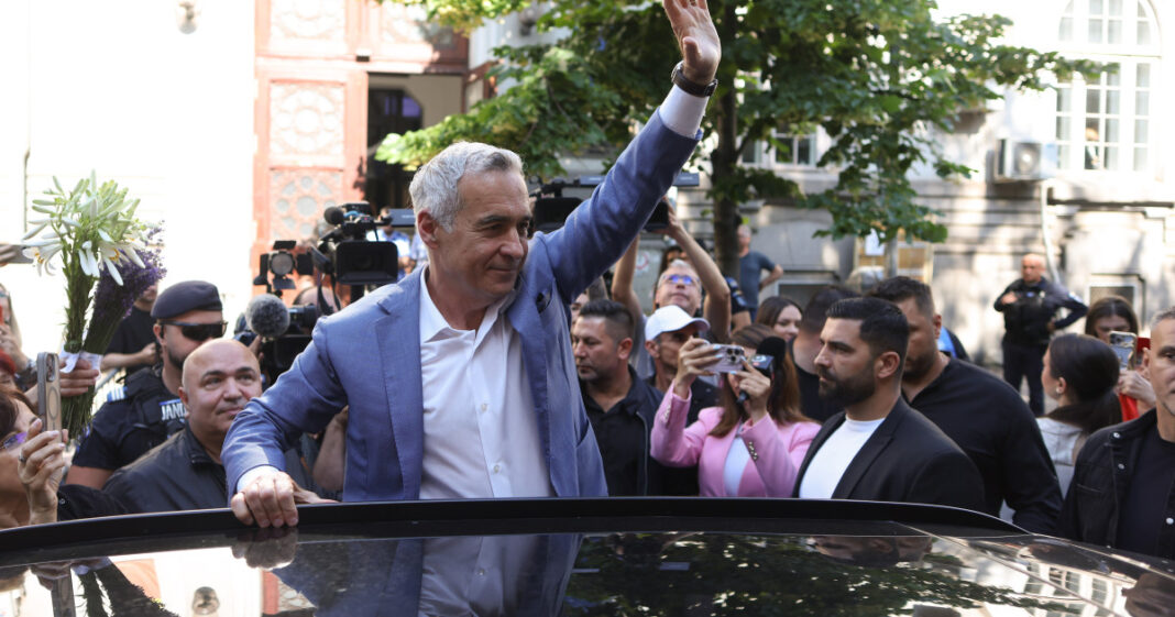 Călin Georgescu cere Parlamentului să respingă cererea lui Nicușor Dan de trimitere a militarilor în Ucraina Călin Georgescu cere Parlamentului să respingă cererea lui Nicușor Dan de trimitere a militarilor în Ucraina