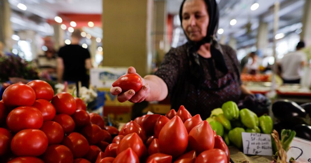 Doar 26% dintre români își pot acoperi cheltuielile lunare fără probleme Doar 26% dintre români își pot acoperi cheltuielile lunare fără probleme