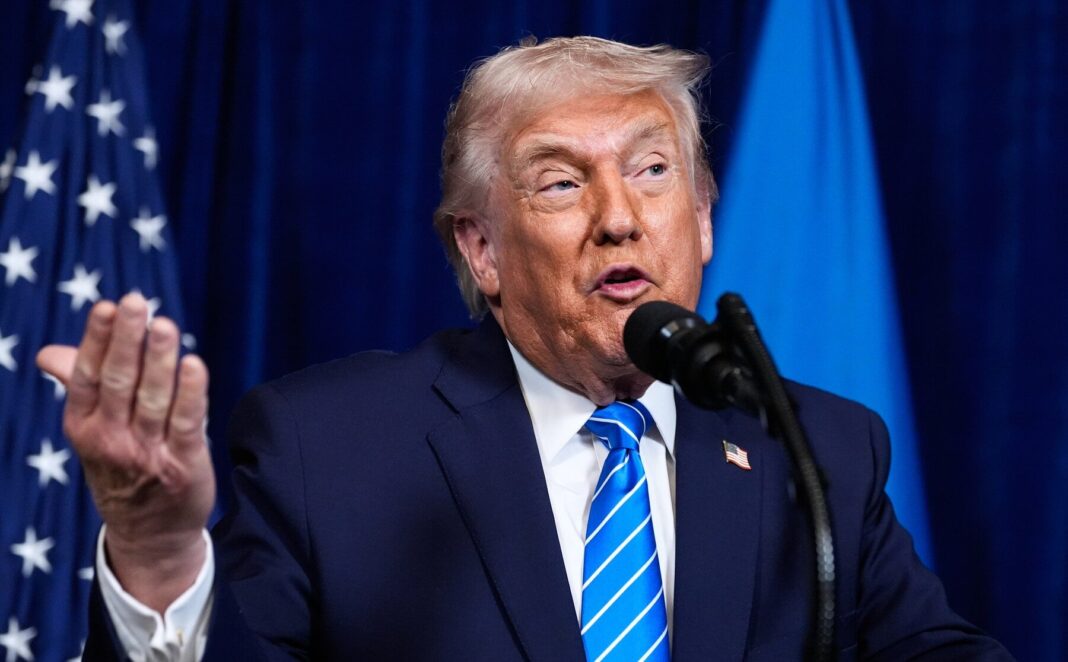 Donald Trump a oferit 135.000 de dolari în numerar consilierelor de la Casa Albă