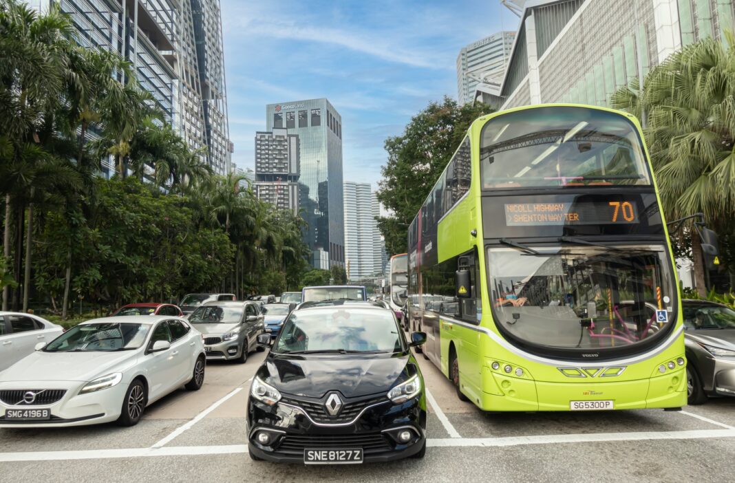 Pasagerii din autobuzele din Singapore riscă amenzi de până la 500 de dolari pentru muzica tare Pasagerii din autobuzele din Singapore riscă amenzi de până la 500 de dolari pentru muzica tare