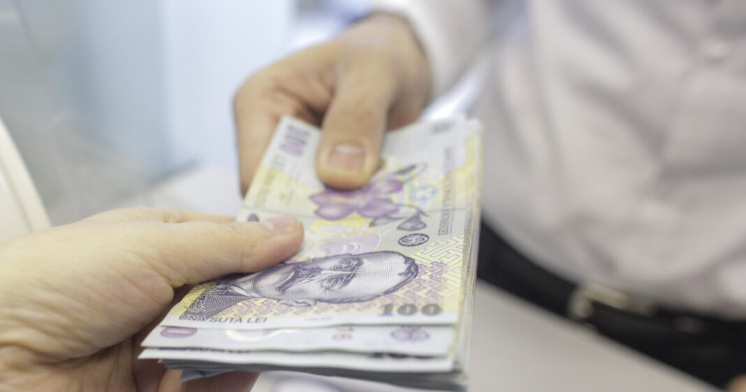 Pensionarii cu venituri sub 3.000 de lei primesc ajutor de 300-500 de lei în decembrie 2026 Pensionarii cu venituri sub 3.000 de lei primesc ajutor de 300-500 de lei în decembrie 2026