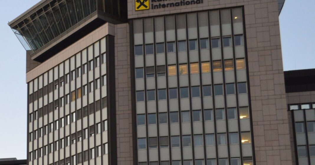 Raiffeisen Bank contestă în instanță amenda Consiliului Concurenței în dosarul ROBOR