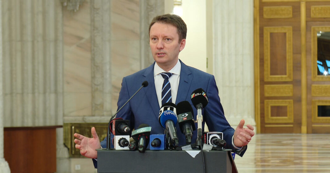 Siegfried Mureșan susține o conferință de presă în contextul negocierilor pentru noul Guvern Siegfried Mureșan susține o conferință de presă în contextul negocierilor pentru noul Guvern