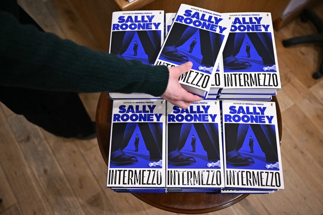 Cărțile lui Sally Rooney nu mai pot fi vândute în Marea Britanie din cauza sprijinului pentru Palestine Action Cărțile lui Sally Rooney nu mai pot fi vândute în Marea Britanie din cauza sprijinului pentru Palestine Action