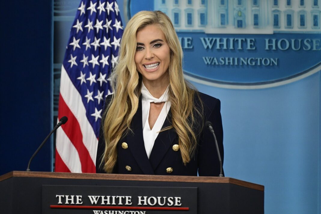 Casa Albă răspunde la întrebările privind calificările purtătoarei de cuvânt a lui Trump, Katie Zacharia Casa Albă răspunde la întrebările privind calificările purtătoarei de cuvânt a lui Trump, Katie Zacharia