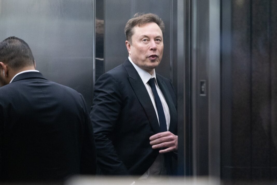 Elon Musk acuză guvernul american de încetinirea rețelei militare Starshield în Ucraina Elon Musk acuză guvernul american de încetinirea rețelei militare Starshield în Ucraina