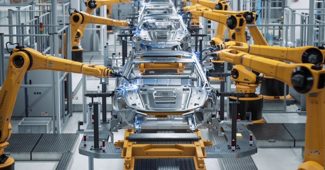 Industria auto din România pierde 30.000 de locuri de muncă, iar producția scade cu 12,7% în 2026 Industria auto din România pierde 30.000 de locuri de muncă, iar producția scade cu 12,7% în 2026