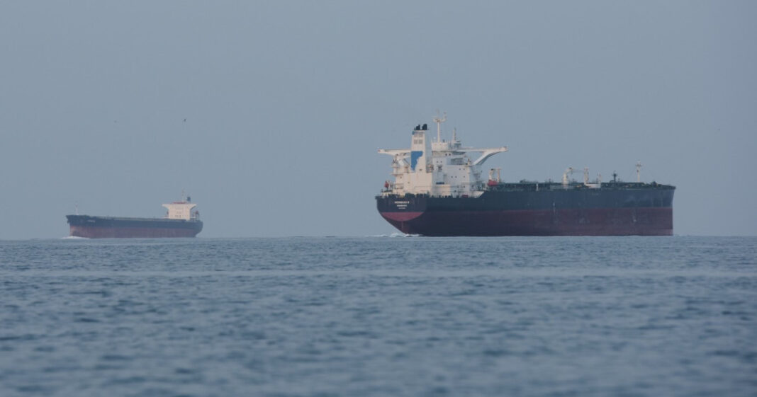Prețul petrolului crește după atacurile din Strâmtoarea Ormuz, gazele naturale aproape de maximul ultimilor patru ani Prețul petrolului crește după atacurile din Strâmtoarea Ormuz, gazele naturale aproape de maximul ultimilor patru ani