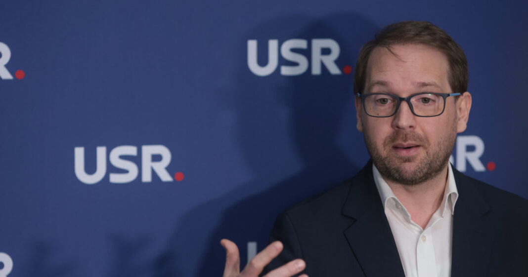 PSD îi cere lui Dominic Fritz să demisioneze din funcția de președinte USR după condamnarea în conflict de interese PSD îi cere lui Dominic Fritz să demisioneze din funcția de președinte USR după condamnarea în conflict de interese