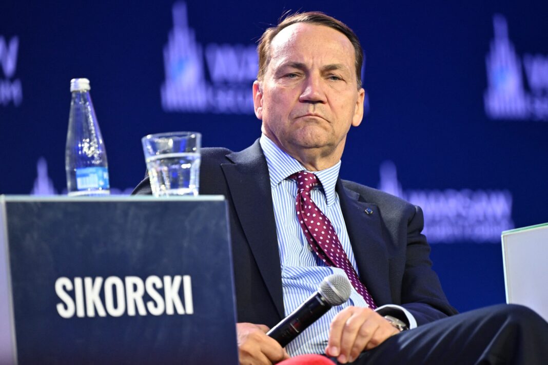 Radoslaw Sikorski îl acuză pe Elon Musk de jocuri politice cu Starlink în Ucraina Radoslaw Sikorski îl acuză pe Elon Musk de jocuri politice cu Starlink în Ucraina