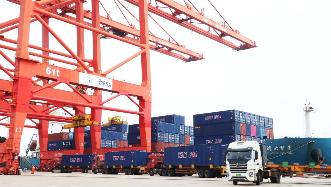 Uniunea Europeană și China ajung la un acord pentru moderarea vânzărilor de vehicule hibride Uniunea Europeană și China ajung la un acord pentru moderarea vânzărilor de vehicule hibride